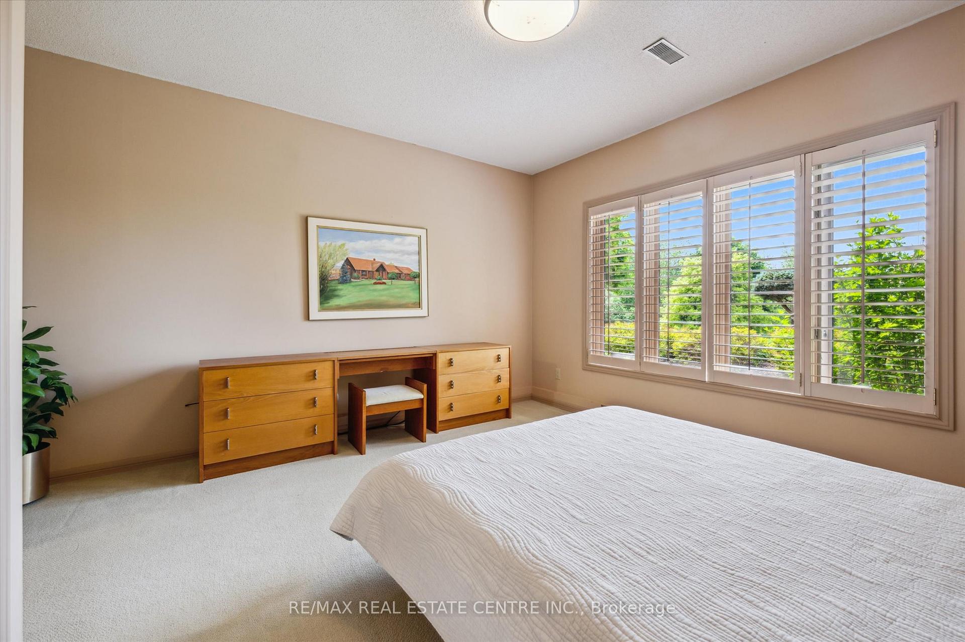 Photo 29 of 211 Edgehill Drive, Kitchener — HOMEH