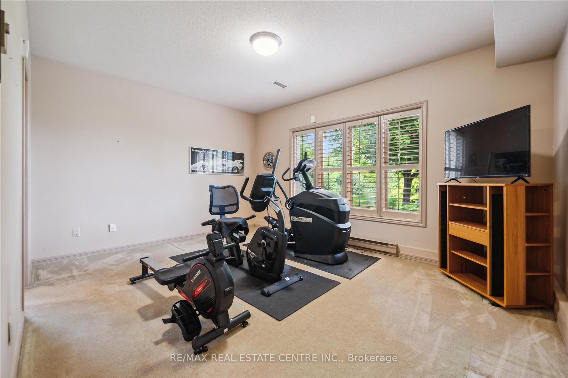 Photo 30 of 211 Edgehill Drive, Kitchener — HOMEH