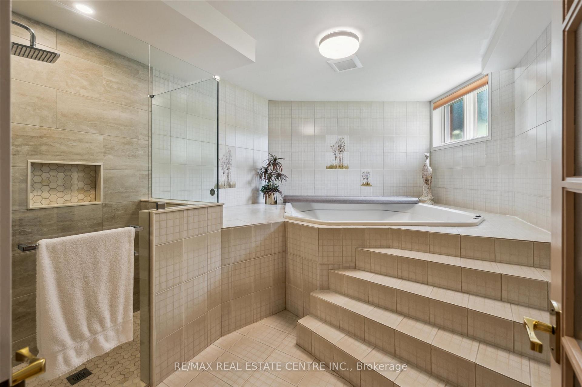 Photo 32 of 211 Edgehill Drive, Kitchener — HOMEH