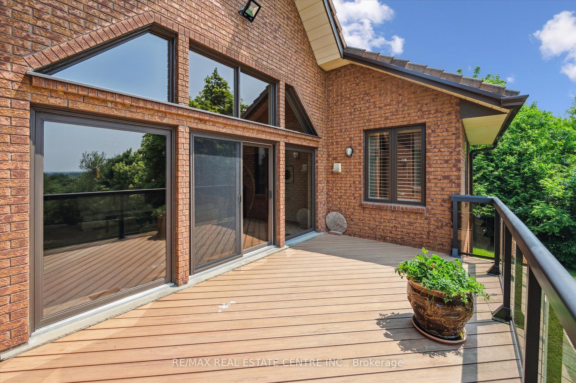 Photo 34 of 211 Edgehill Drive, Kitchener — HOMEH