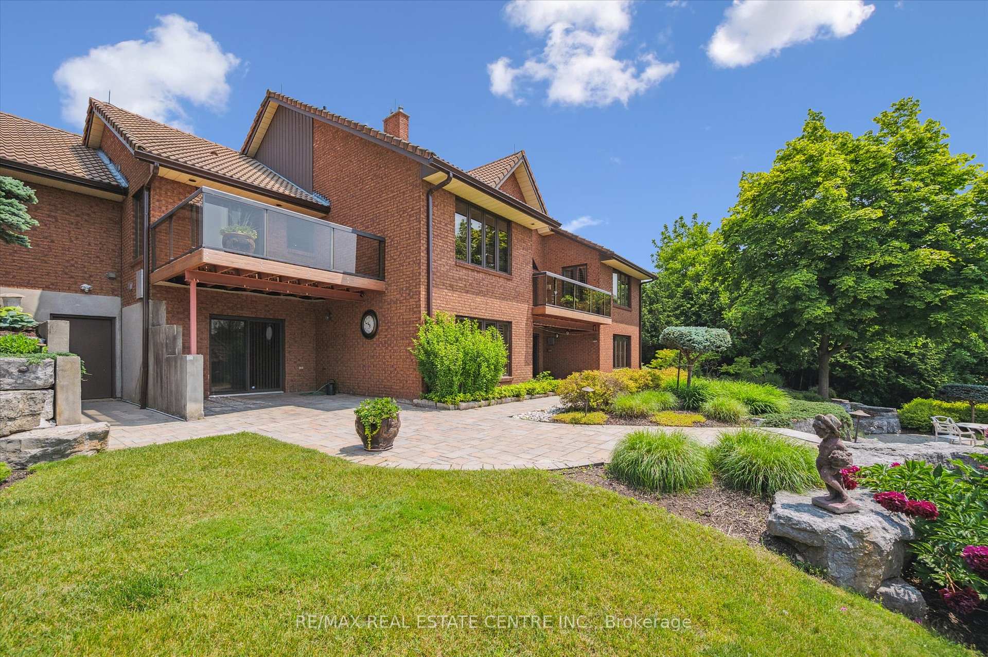 Photo 37 of 211 Edgehill Drive, Kitchener — HOMEH