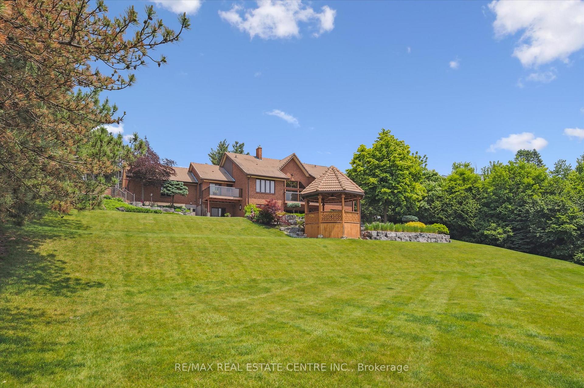 Photo 41 of 211 Edgehill Drive, Kitchener — HOMEH