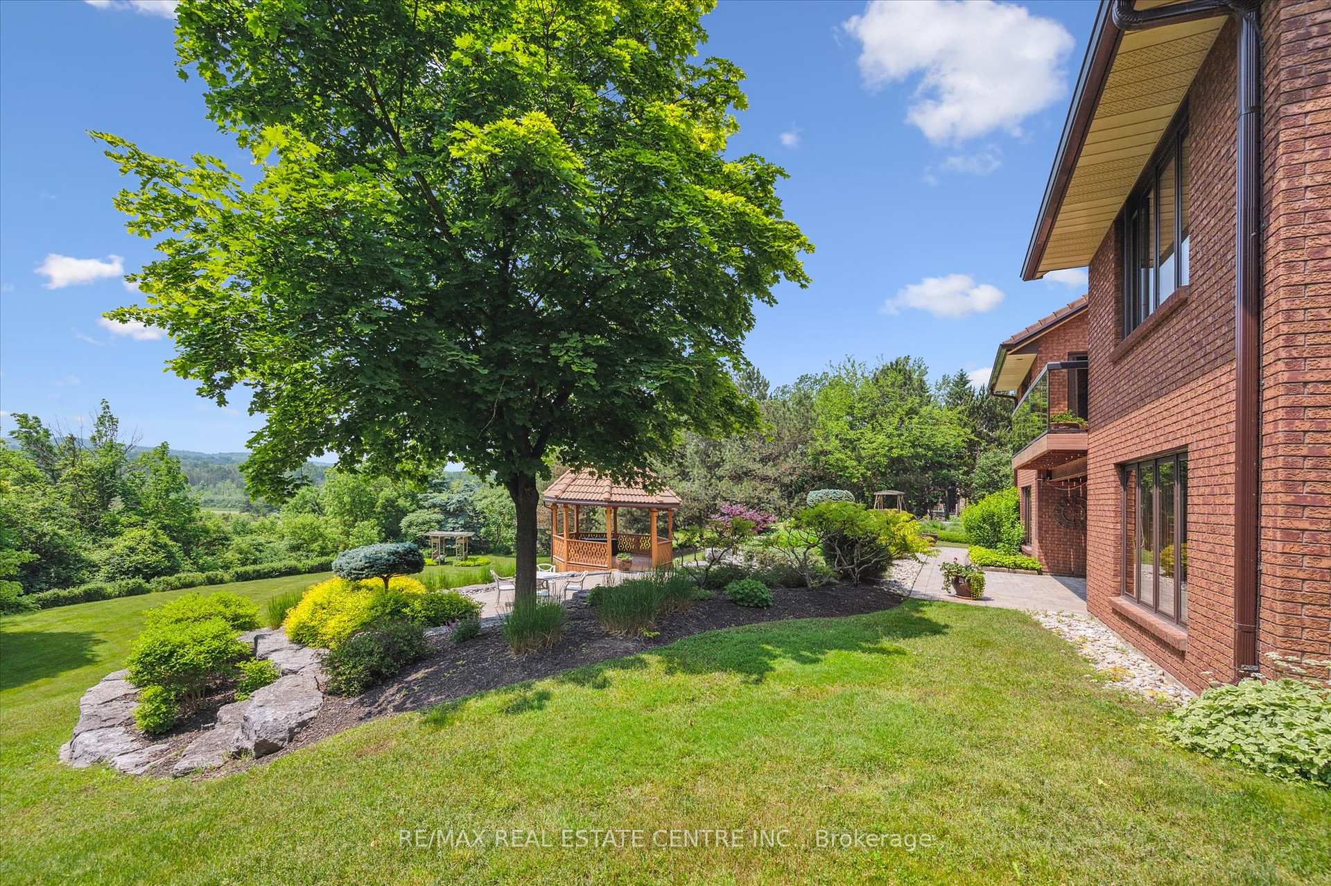 Photo 43 of 211 Edgehill Drive, Kitchener — HOMEH