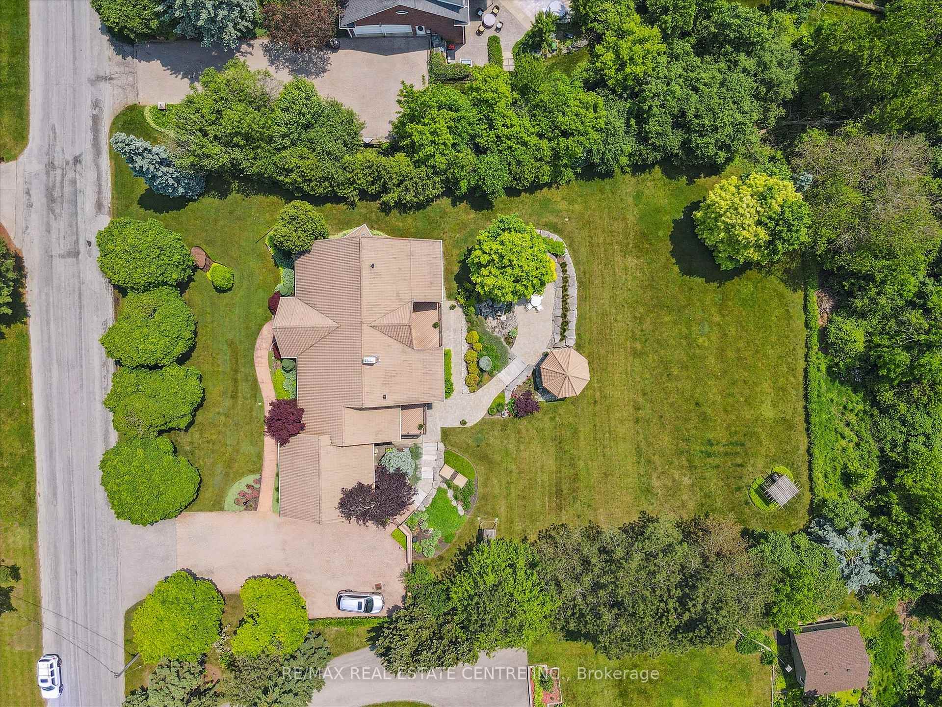 Photo 44 of 211 Edgehill Drive, Kitchener — HOMEH