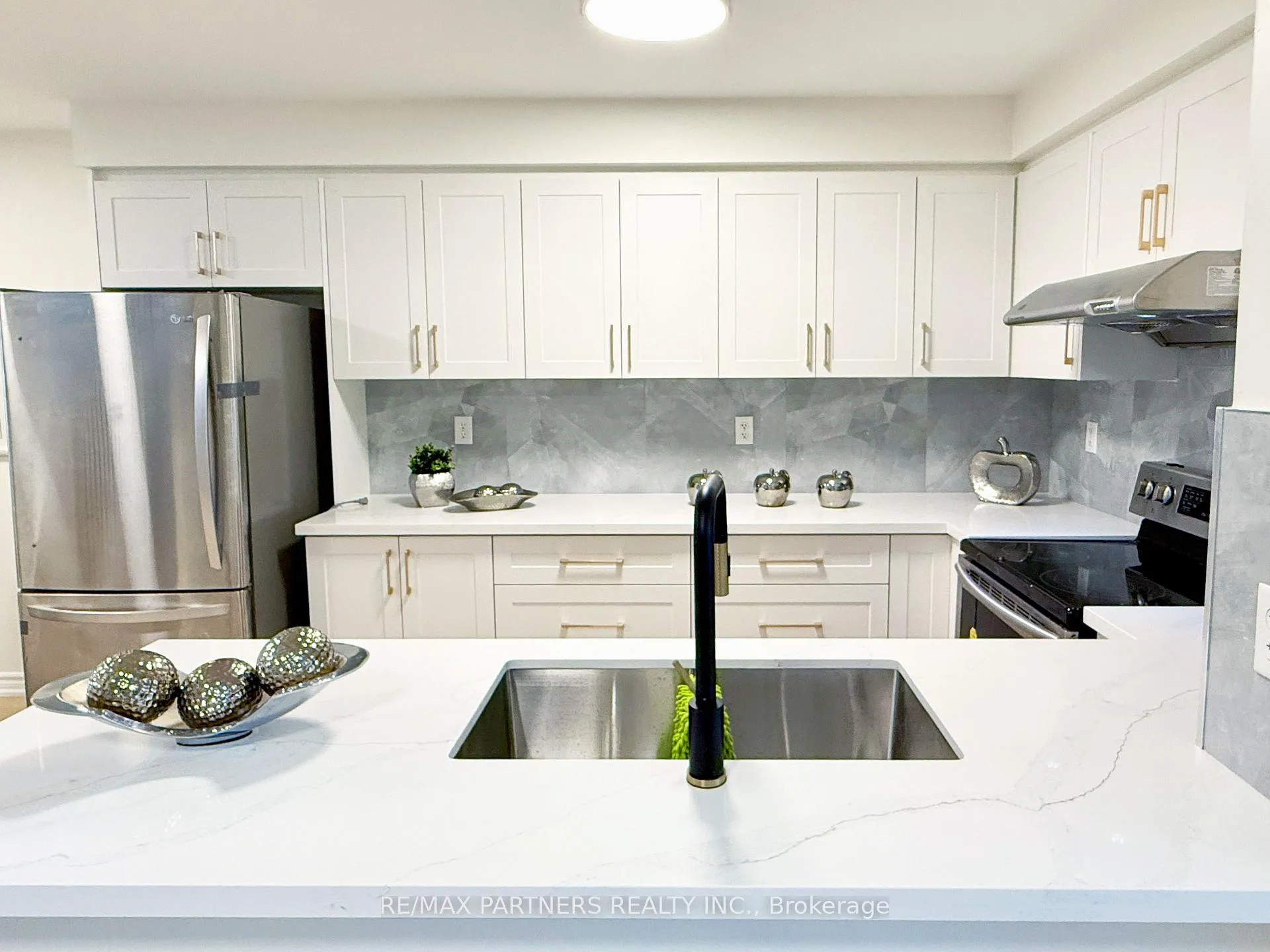 Photo 1 of 516 Bur Oak Avenue, Markham, Berczy — HOMEH