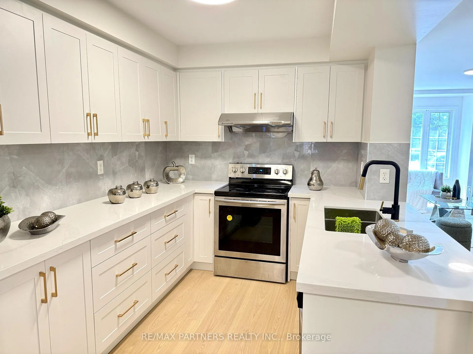 Photo 2 of 516 Bur Oak Avenue, Markham, Berczy — HOMEH