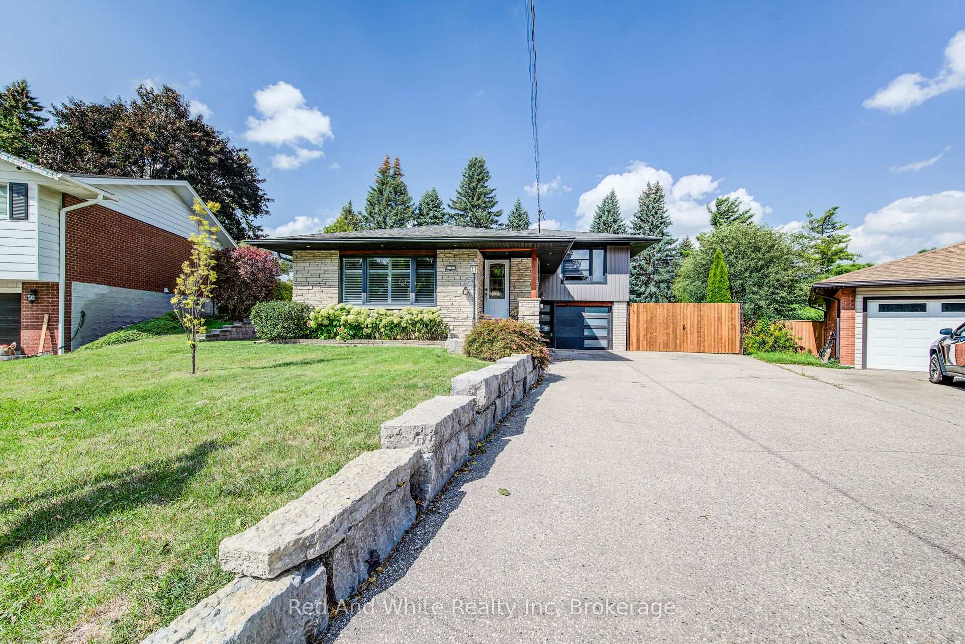 Photo 2 of 36 Anthony Place, Kitchener — HOMEH