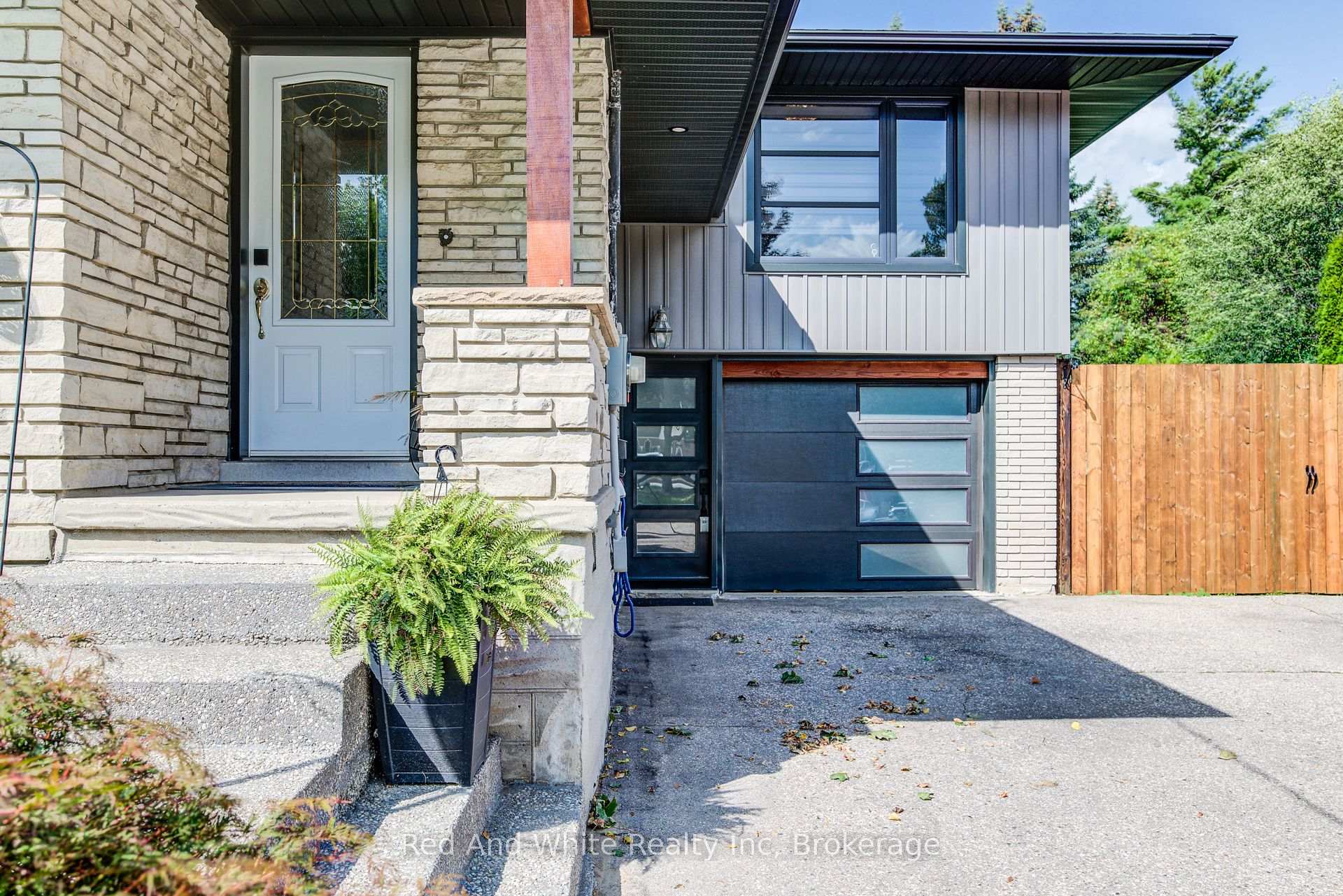 Photo 5 of 36 Anthony Place, Kitchener — HOMEH