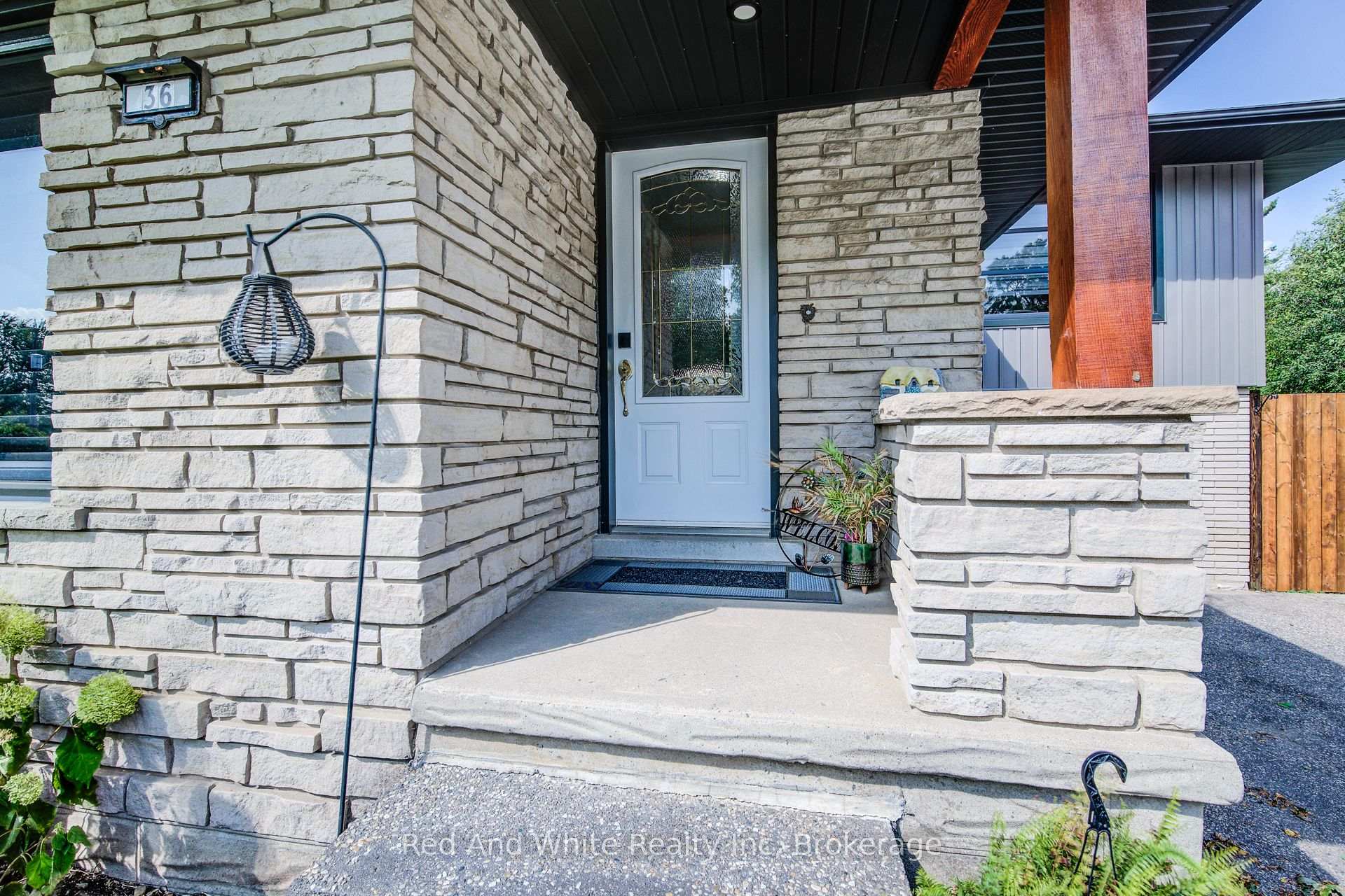 Photo 6 of 36 Anthony Place, Kitchener — HOMEH