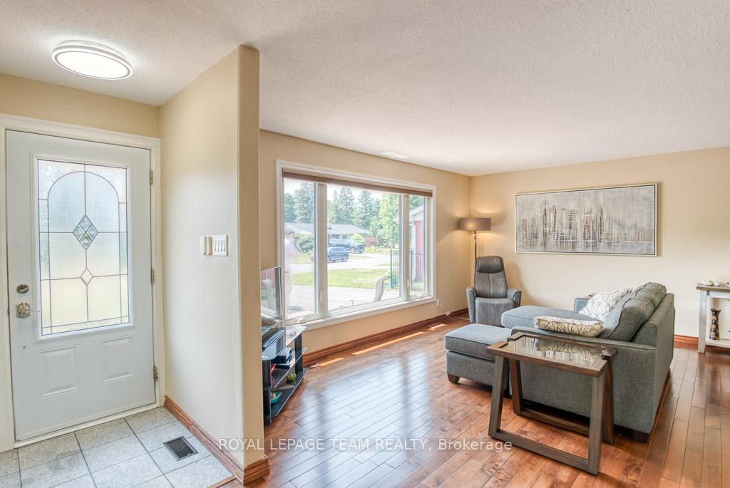 Photo 6 of 112 Oakburn Road, Ottawa, Kanata - Glencairn/Hazeldean — HOMEH