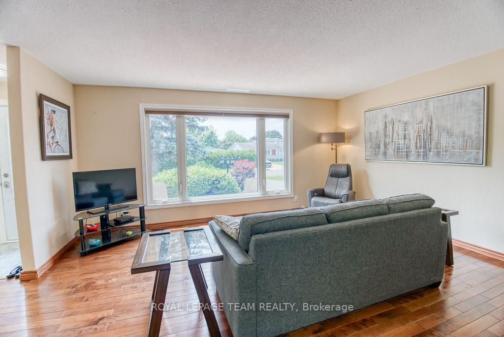 Photo 7 of 112 Oakburn Road, Ottawa, Kanata - Glencairn/Hazeldean — HOMEH