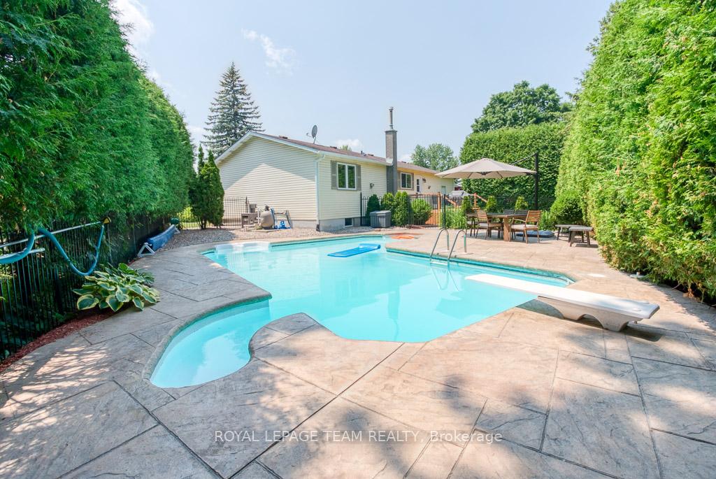 Photo 35 of 112 Oakburn Road, Ottawa, Kanata - Glencairn/Hazeldean — HOMEH