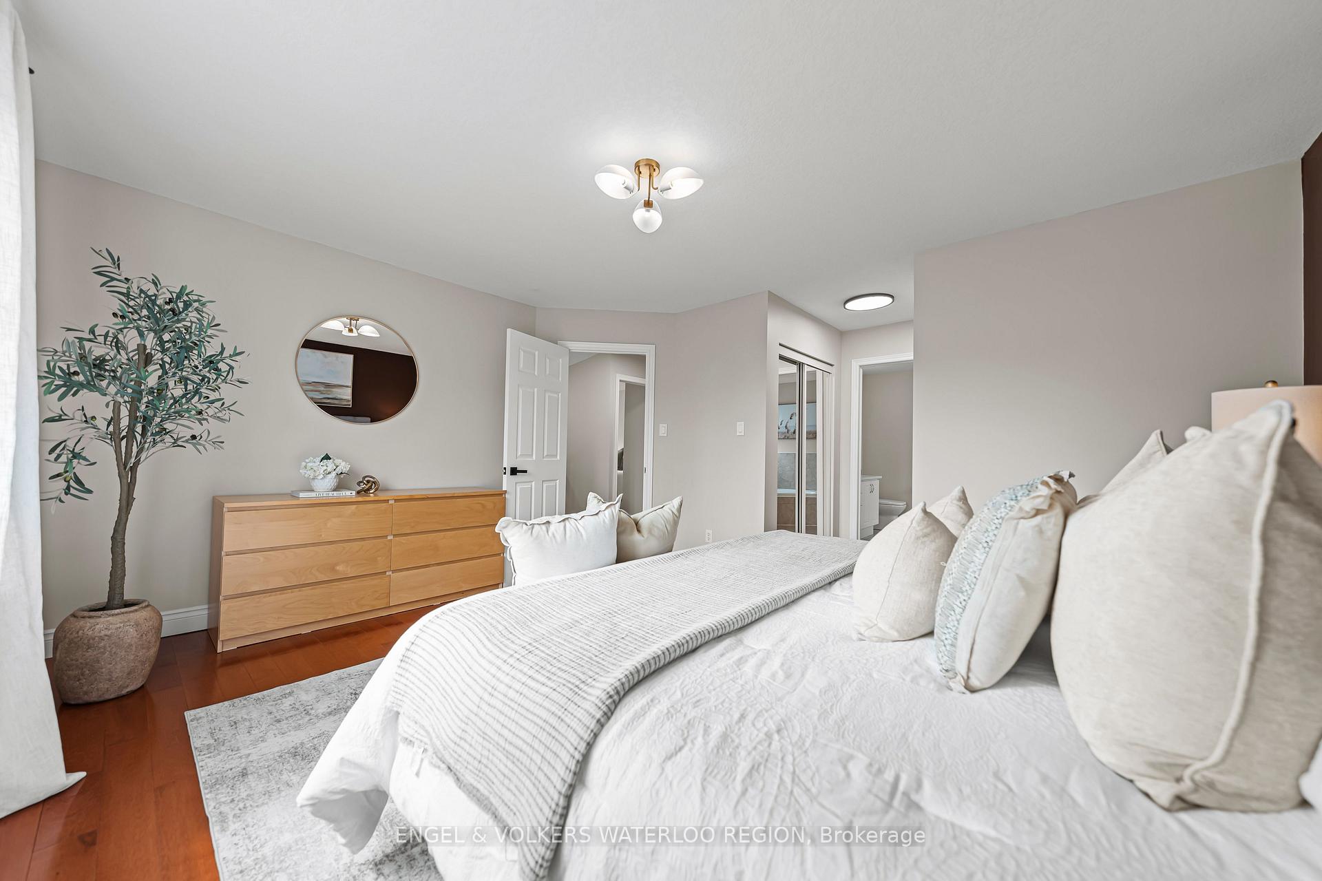 Photo 27 of 15 Cranbrook Street, Kitchener — HOMEH