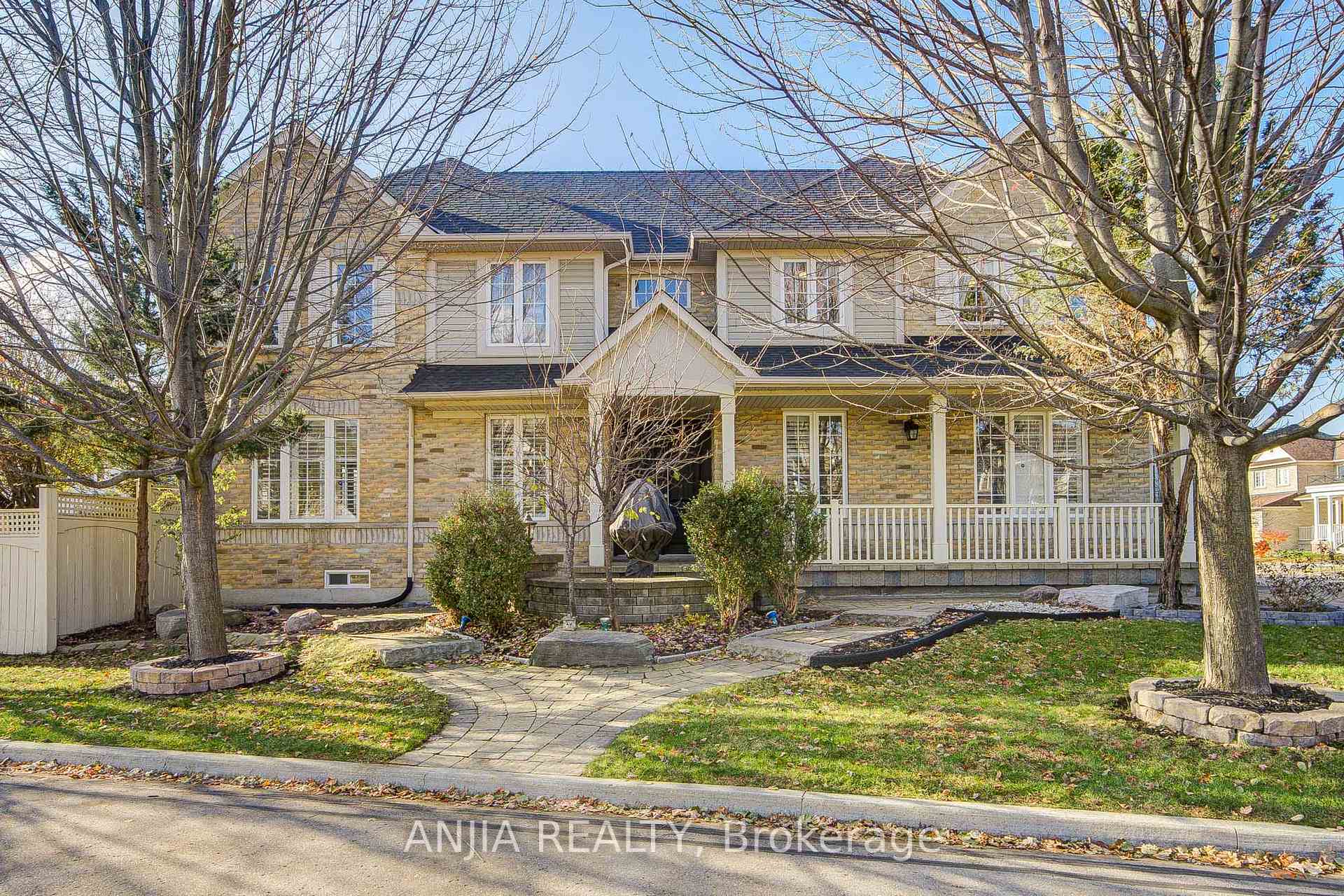 Photo 2 of 27 Larcastle Avenue, Markham, Berczy — HOMEH