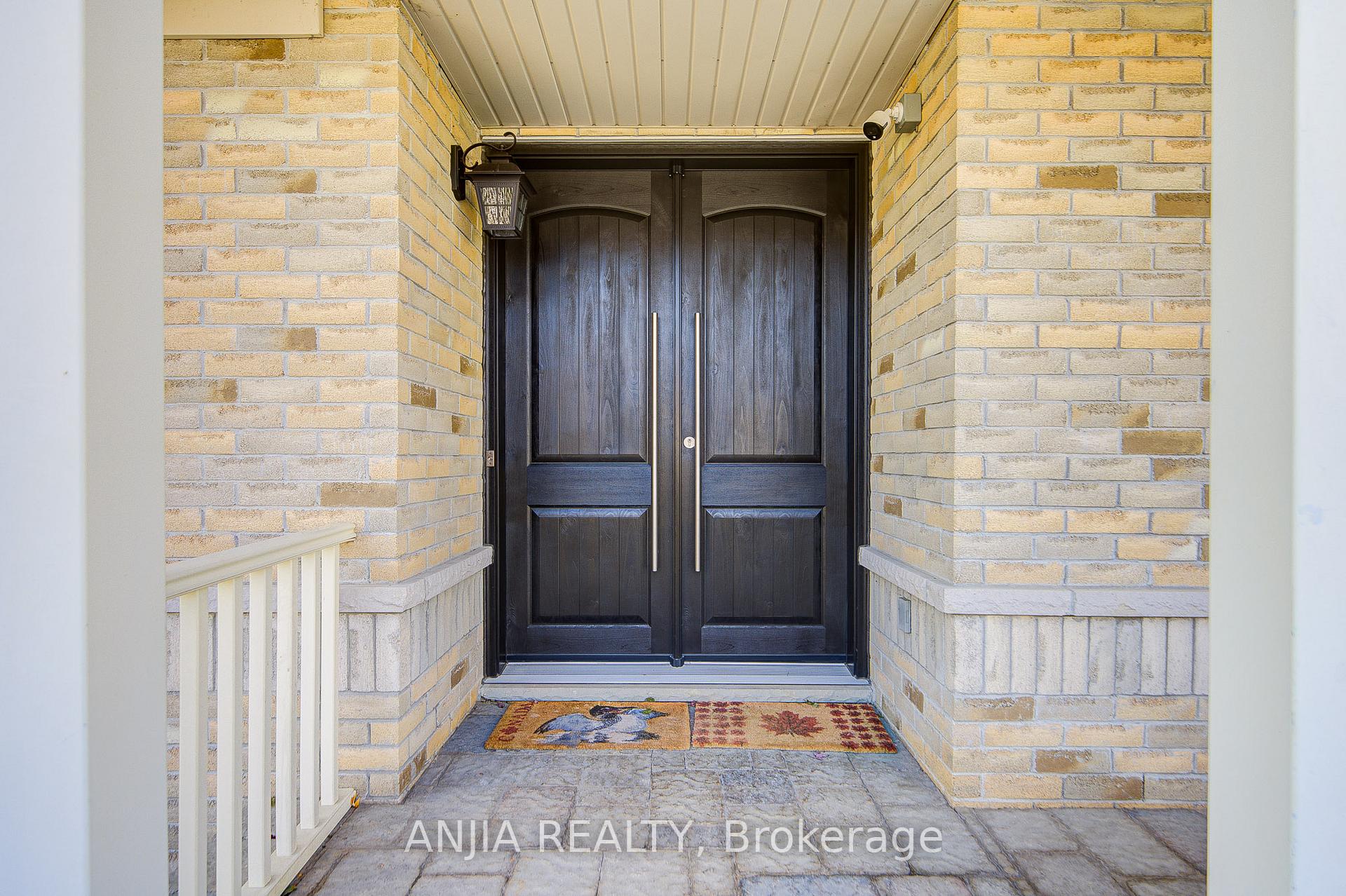 Photo 3 of 27 Larcastle Avenue, Markham, Berczy — HOMEH