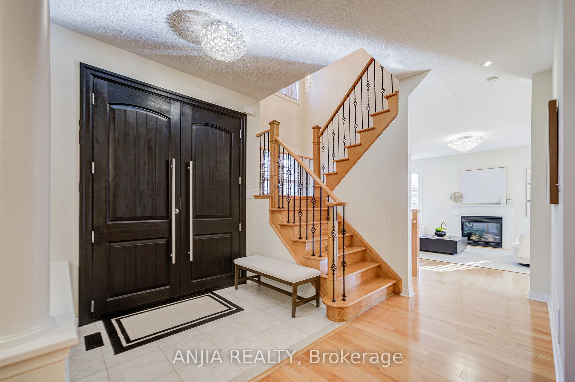 Photo 4 of 27 Larcastle Avenue, Markham, Berczy — HOMEH