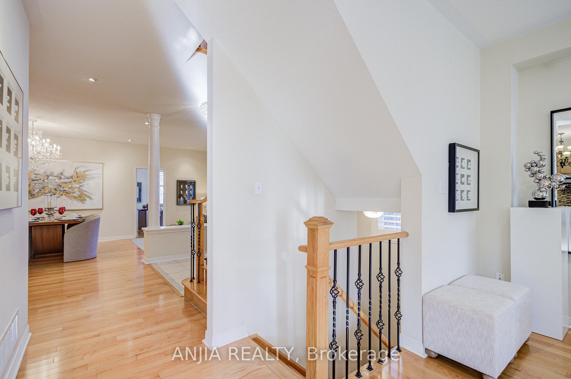 Photo 5 of 27 Larcastle Avenue, Markham, Berczy — HOMEH