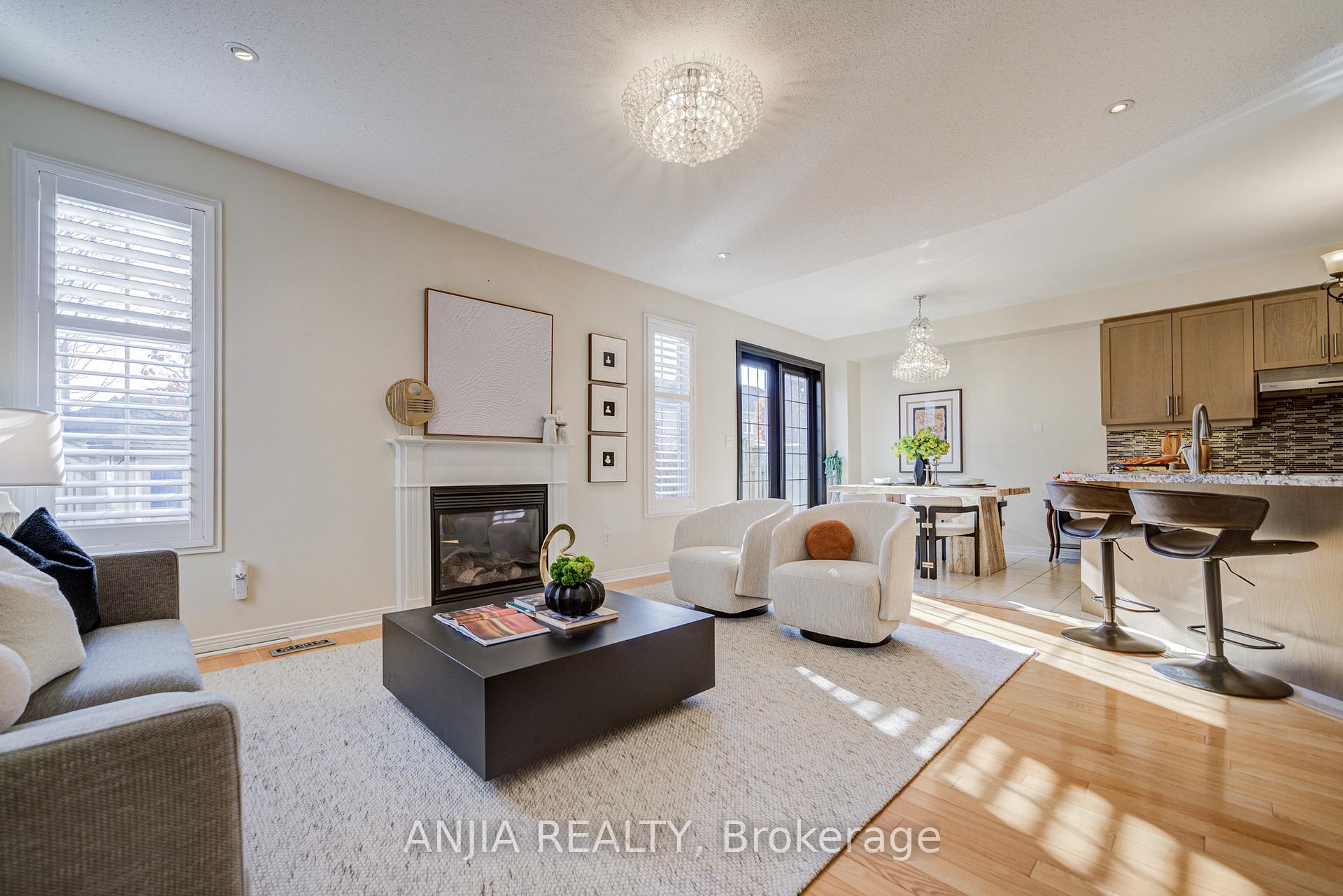 Photo 7 of 27 Larcastle Avenue, Markham, Berczy — HOMEH