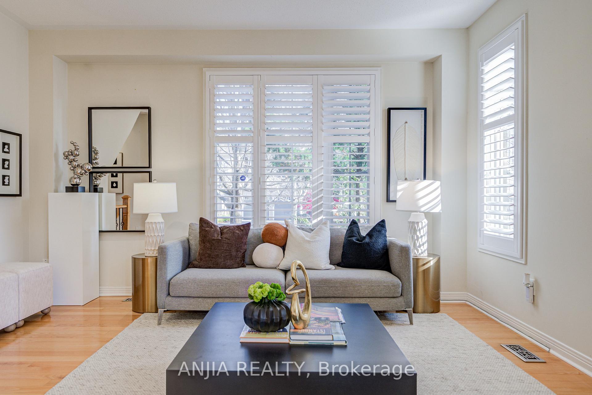 Photo 9 of 27 Larcastle Avenue, Markham, Berczy — HOMEH