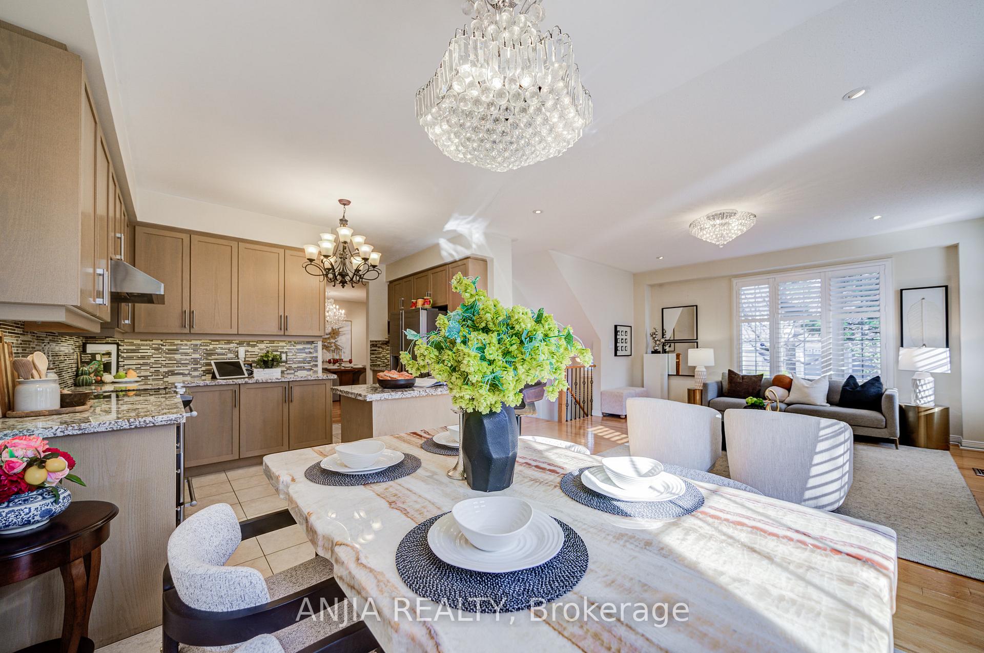 Photo 12 of 27 Larcastle Avenue, Markham, Berczy — HOMEH