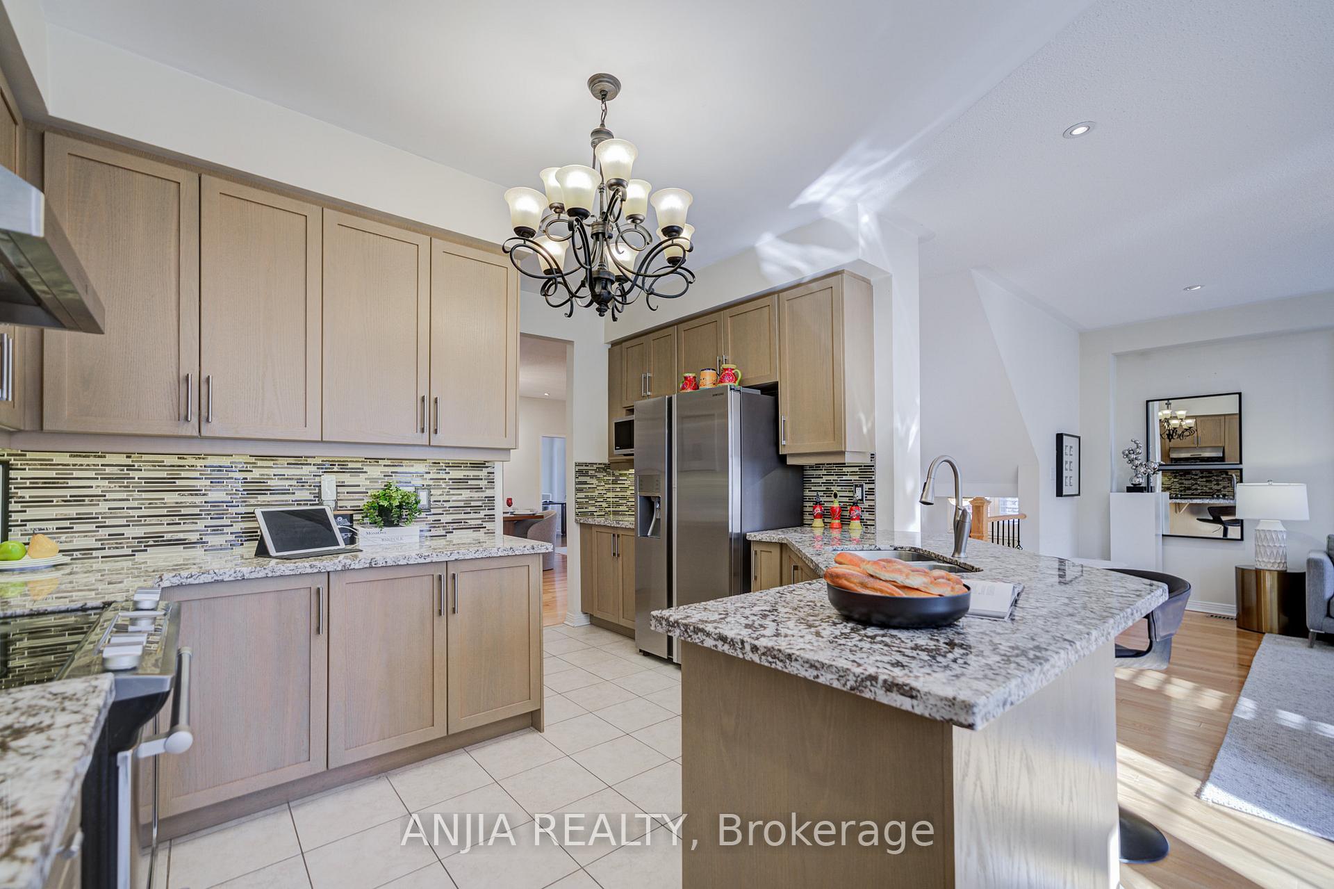 Photo 13 of 27 Larcastle Avenue, Markham, Berczy — HOMEH