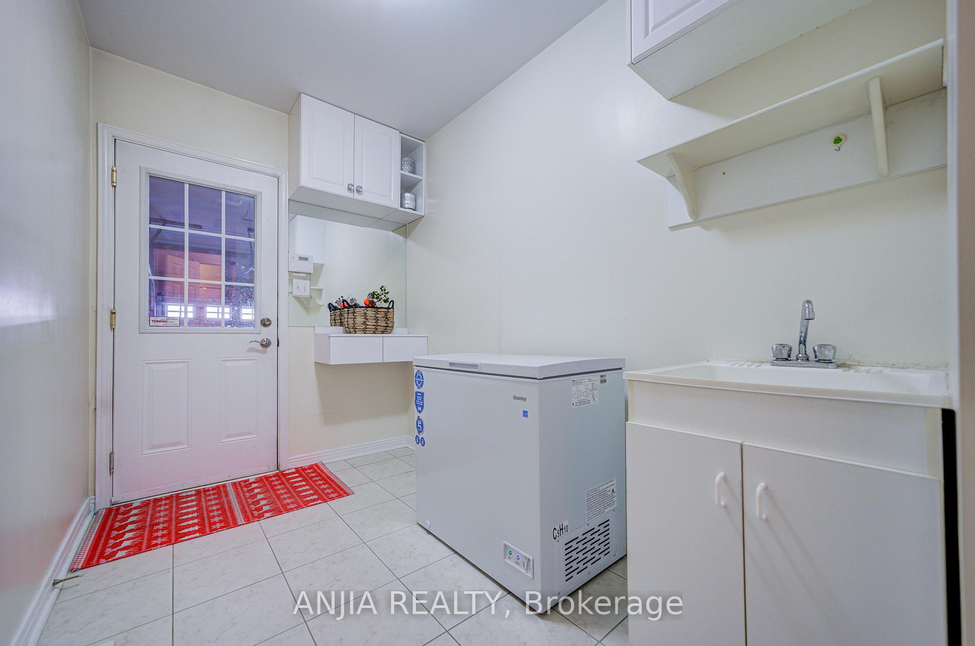 Photo 17 of 27 Larcastle Avenue, Markham, Berczy — HOMEH