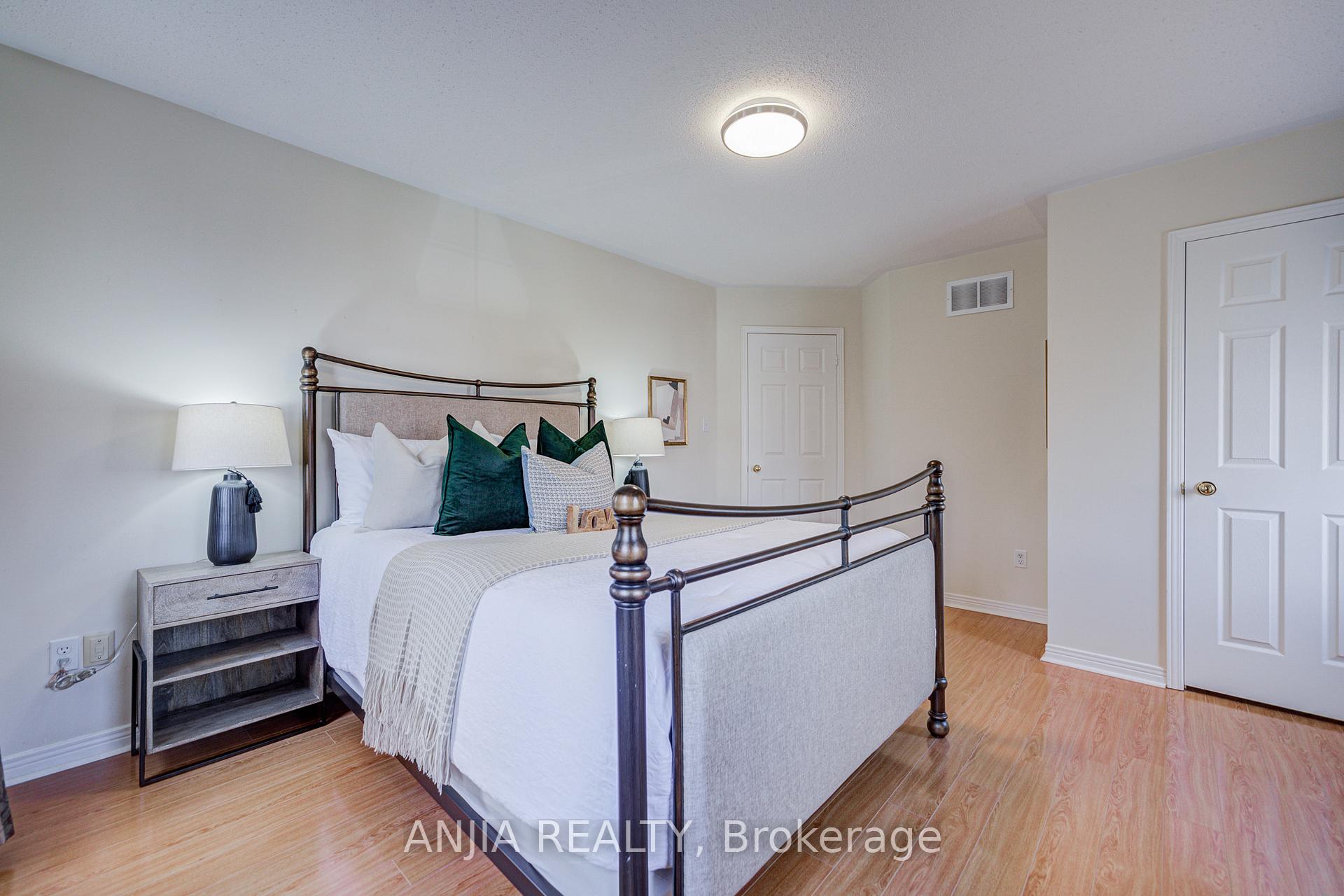 Photo 43 of 27 Larcastle Avenue, Markham, Berczy — HOMEH