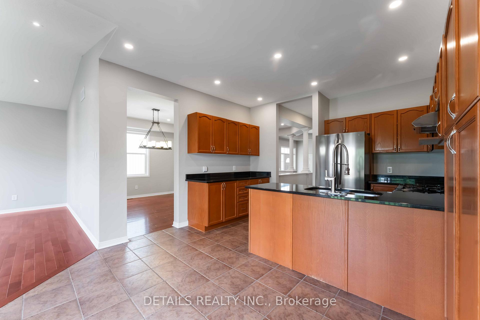 Photo 11 of 120 Streamside Crescent, Ottawa, Kanata - Morgan's Grant/South March — HOMEH