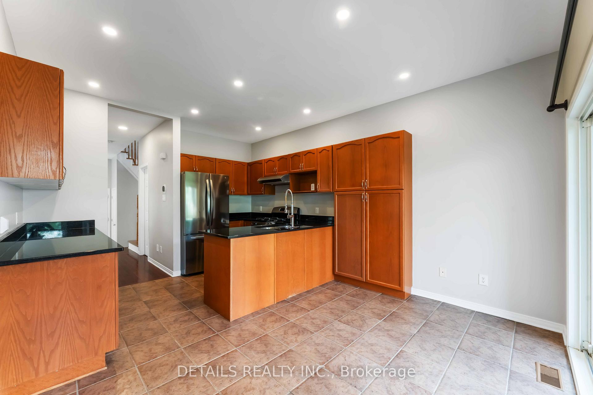 Photo 12 of 120 Streamside Crescent, Ottawa, Kanata - Morgan's Grant/South March — HOMEH