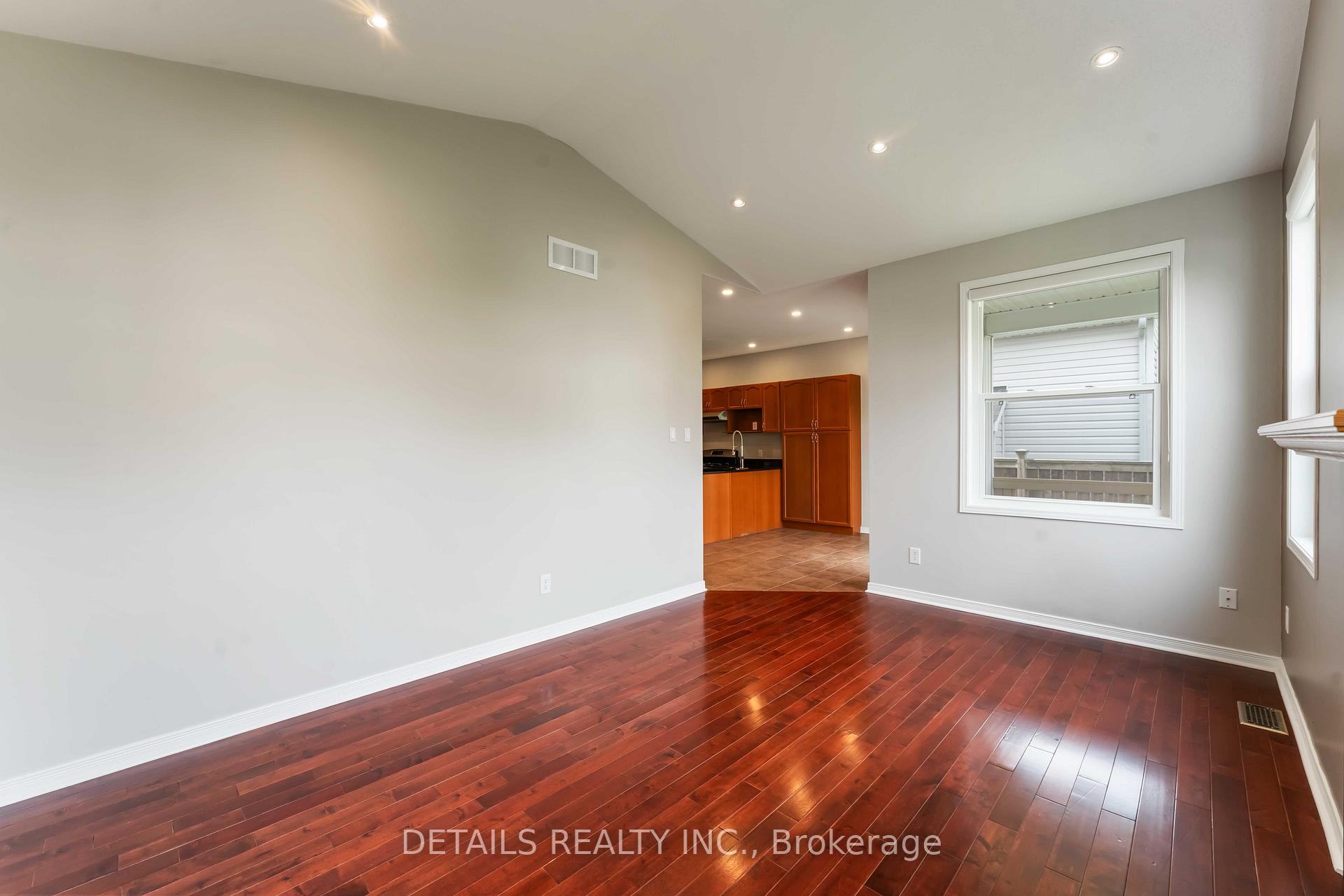 Photo 15 of 120 Streamside Crescent, Ottawa, Kanata - Morgan's Grant/South March — HOMEH