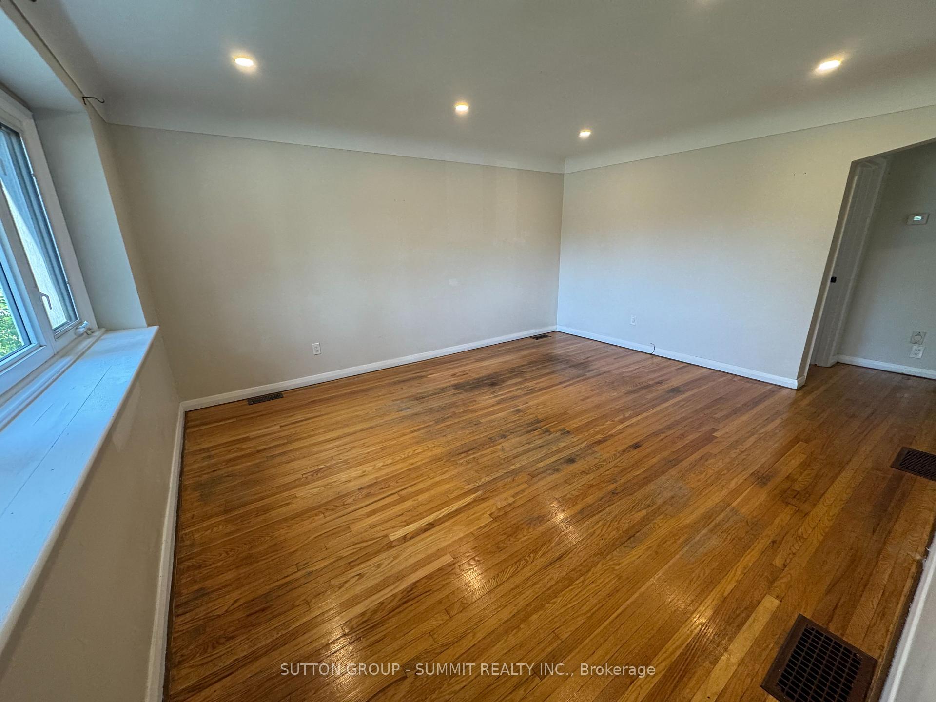 Photo 4 of Unit Main, 839 Brucedale Avenue E, Hamilton, Sunninghill — HOMEH