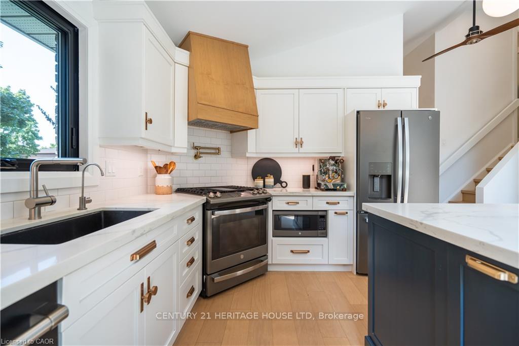 Photo 11 of 3 Casey Drive, Kitchener, Idlewood — HOMEH