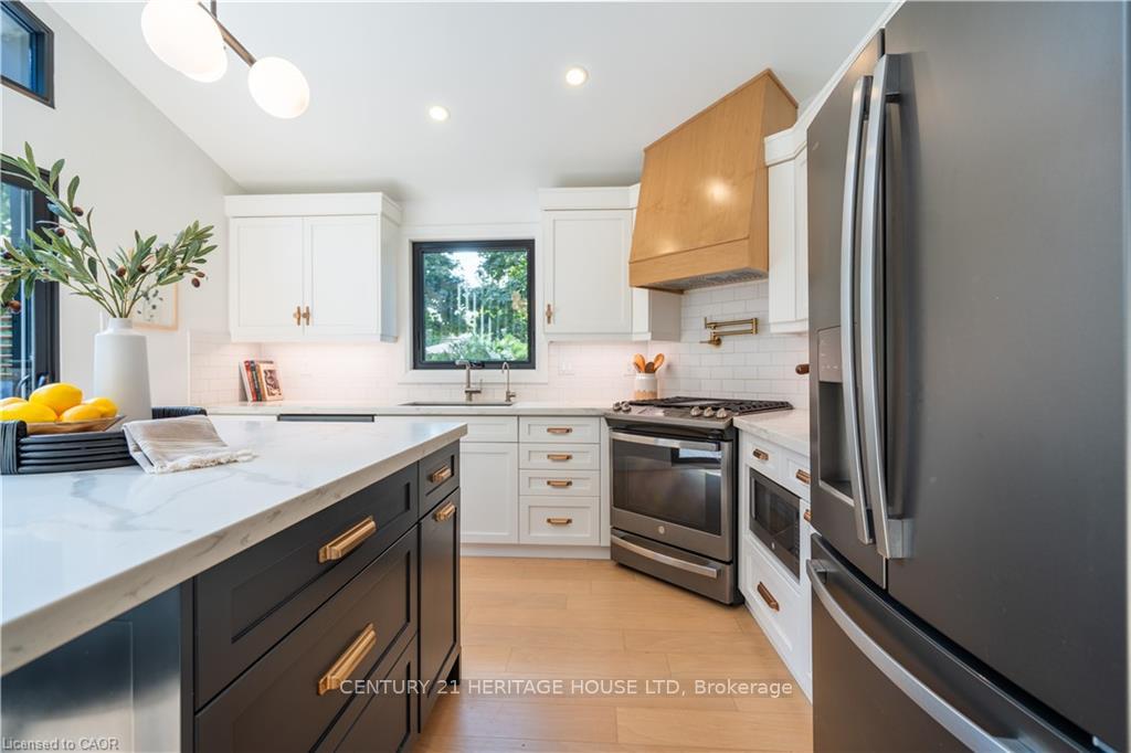 Photo 14 of 3 Casey Drive, Kitchener, Idlewood — HOMEH