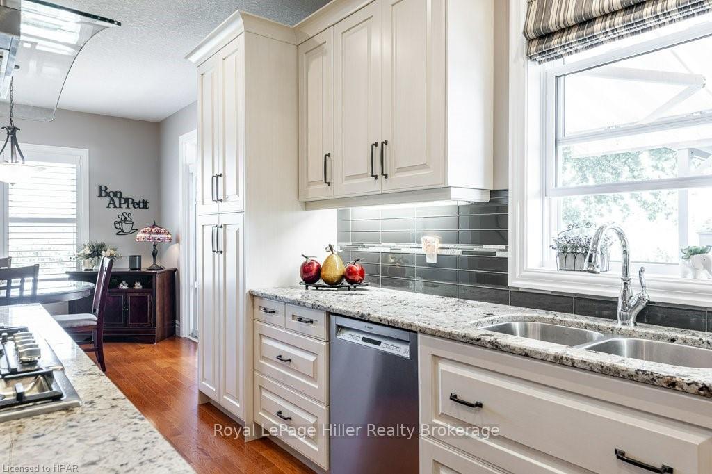 Photo 18 of 34122 Saintsbury Line, Lucan Biddulph, Lucan — HOMEH