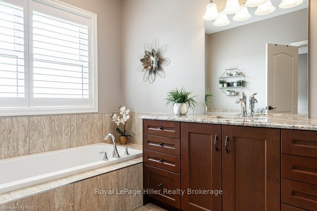 Photo 37 of 34122 Saintsbury Line, Lucan Biddulph, Lucan — HOMEH