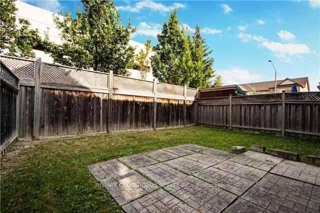 Photo 20 of 40 Summer Mist Crescent, Markham, Cachet — HOMEH