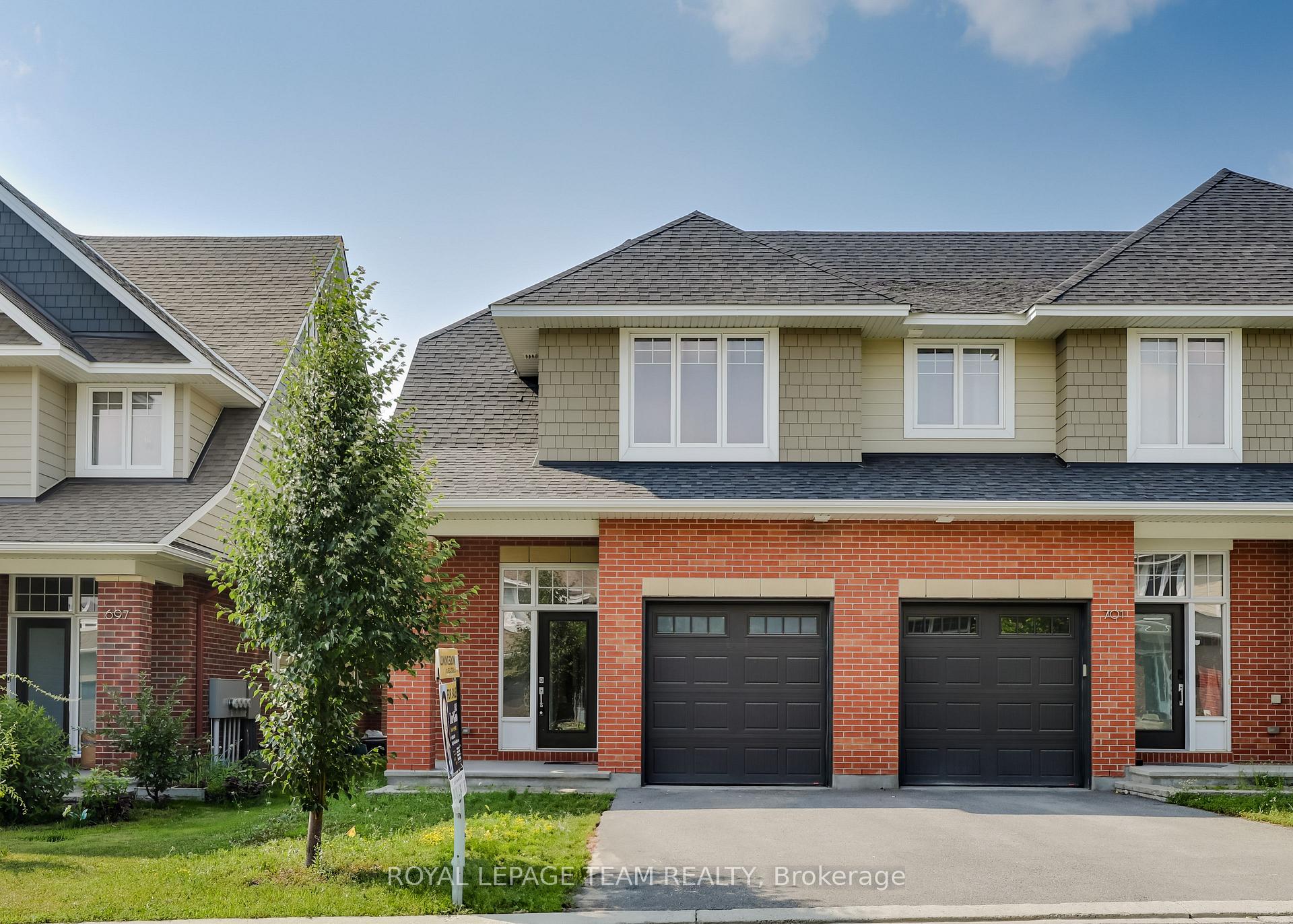 Front of 699 Gabriola Way