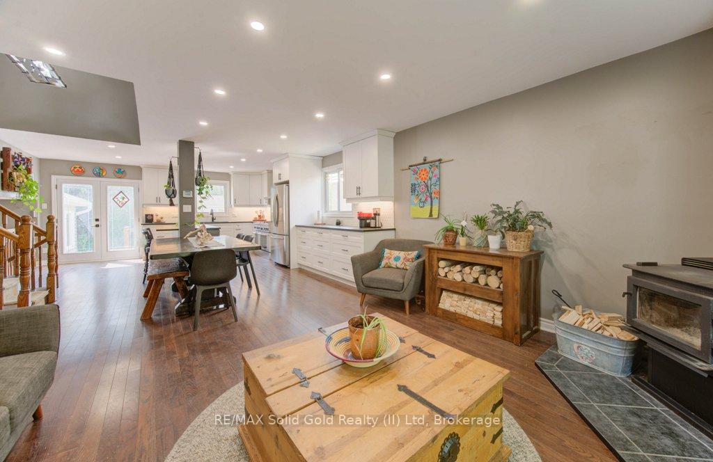 Photo 5 of 47 Winding Way, Kitchener — HOMEH