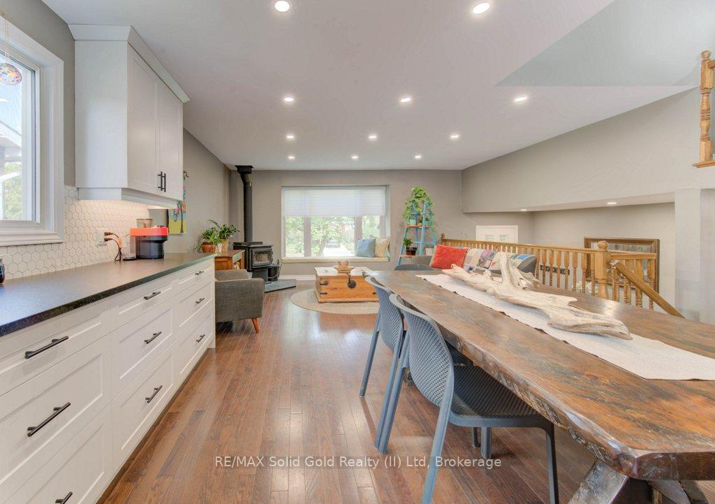 Photo 9 of 47 Winding Way, Kitchener — HOMEH