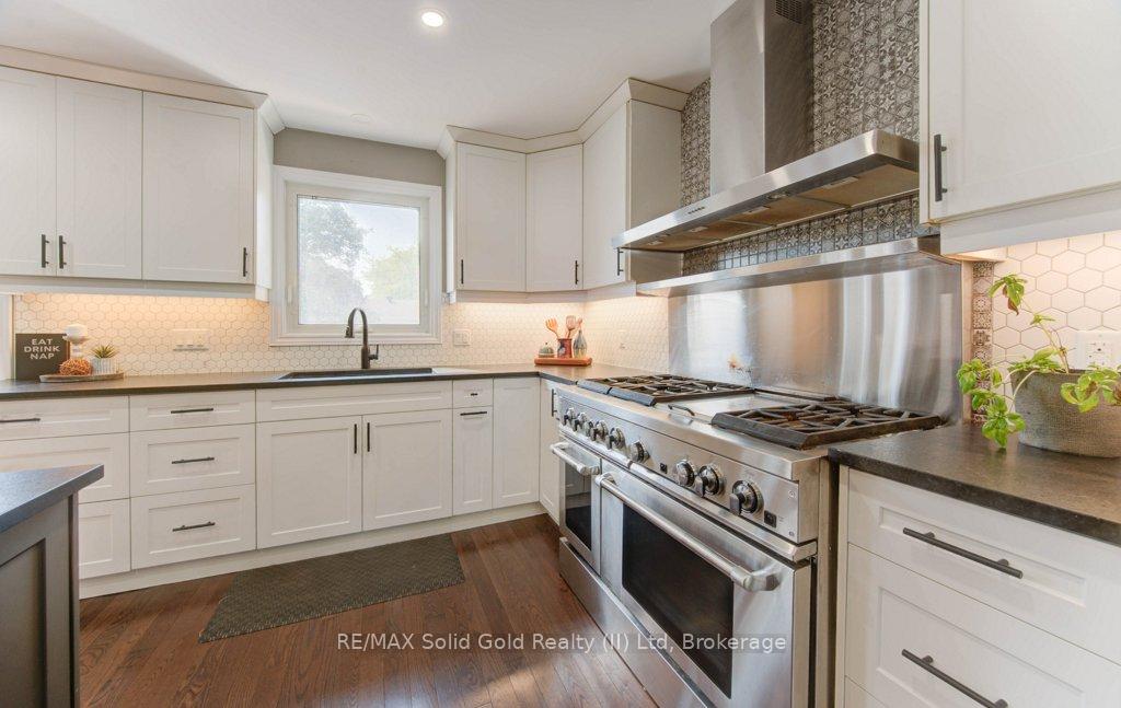 Photo 10 of 47 Winding Way, Kitchener — HOMEH