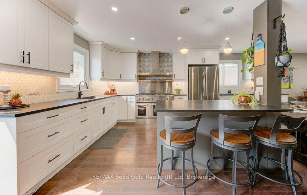 Photo 12 of 47 Winding Way, Kitchener — HOMEH
