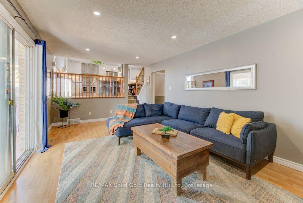 Photo 16 of 47 Winding Way, Kitchener — HOMEH