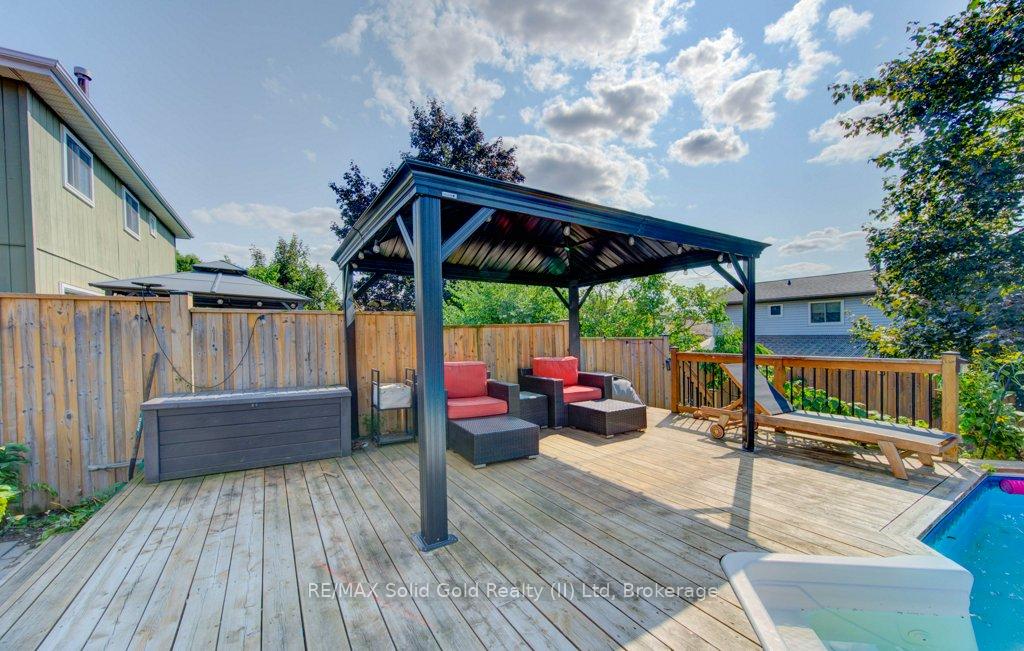 Photo 33 of 47 Winding Way, Kitchener — HOMEH