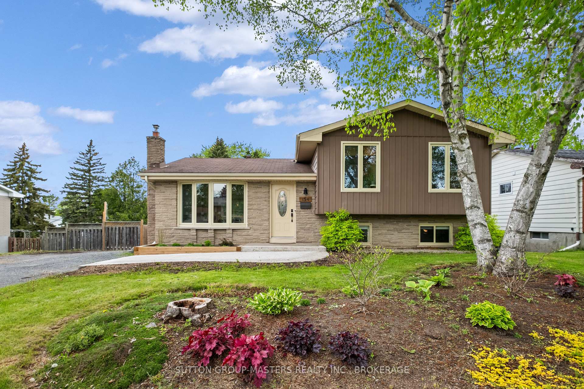 Front of 154 Manitou Crescent W