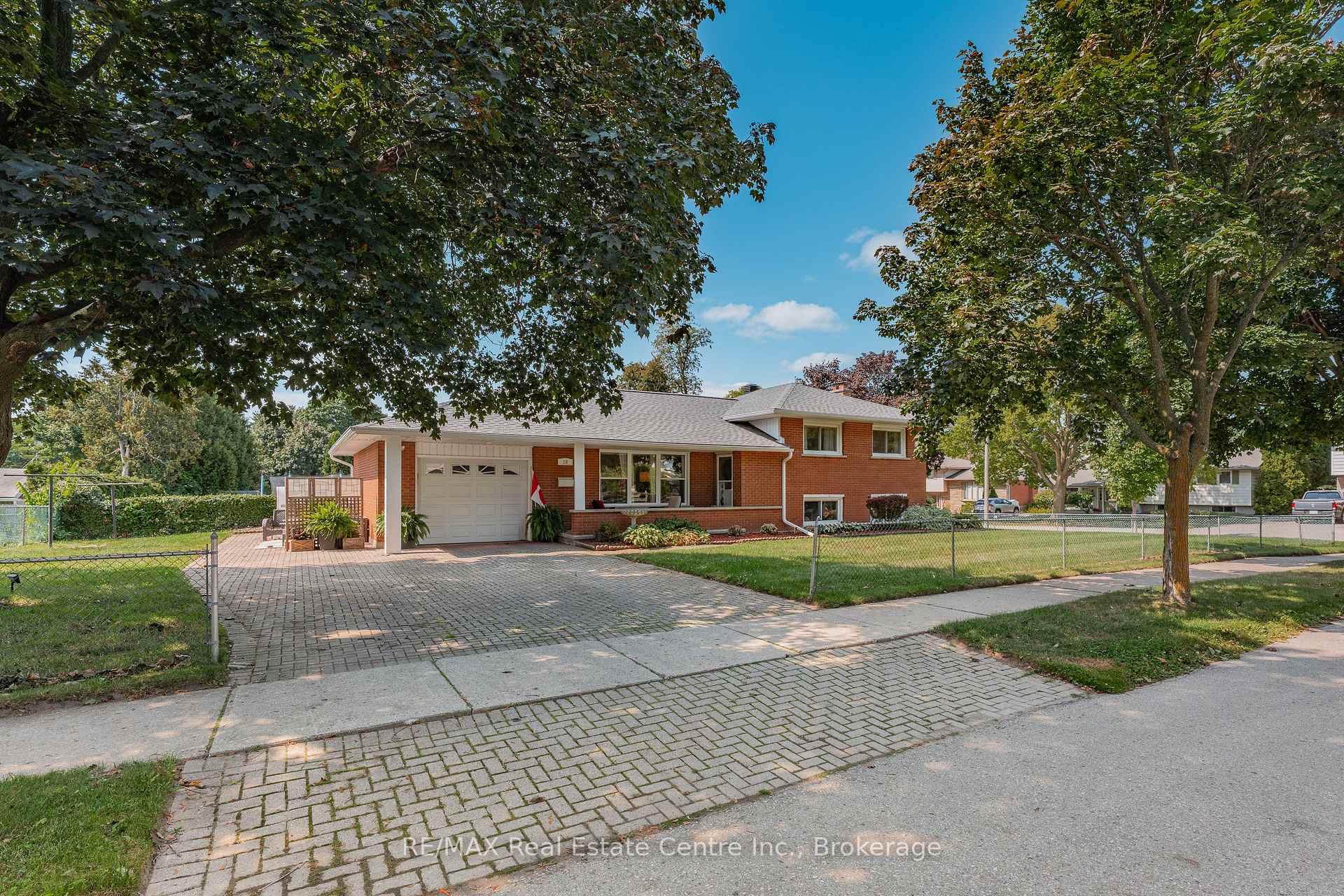 Photo 1 of 10 Inlet Avenue, Kitchener — HOMEH