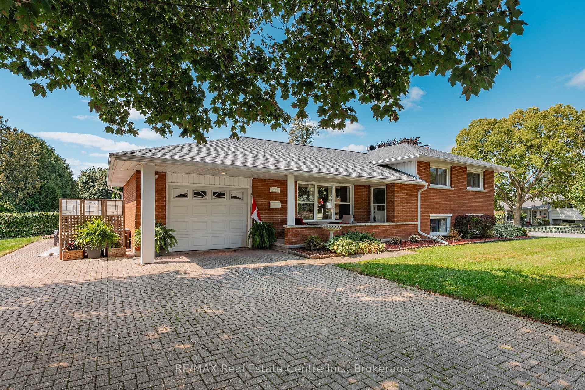 Photo 2 of 10 Inlet Avenue, Kitchener — HOMEH