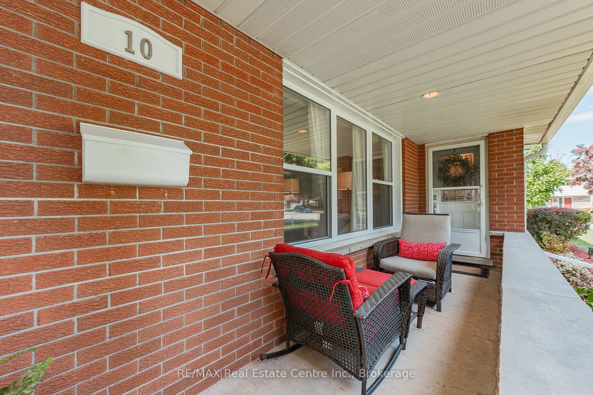 Photo 5 of 10 Inlet Avenue, Kitchener — HOMEH
