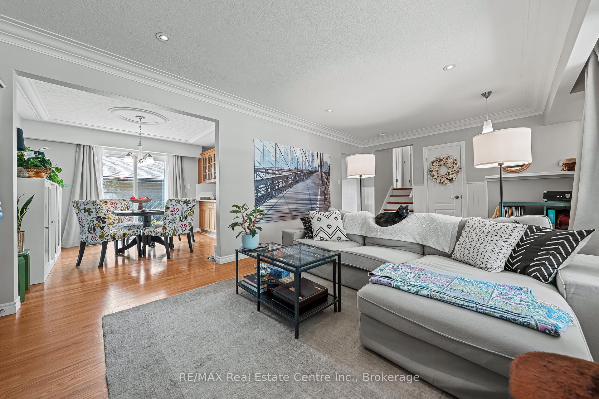 Photo 7 of 10 Inlet Avenue, Kitchener — HOMEH