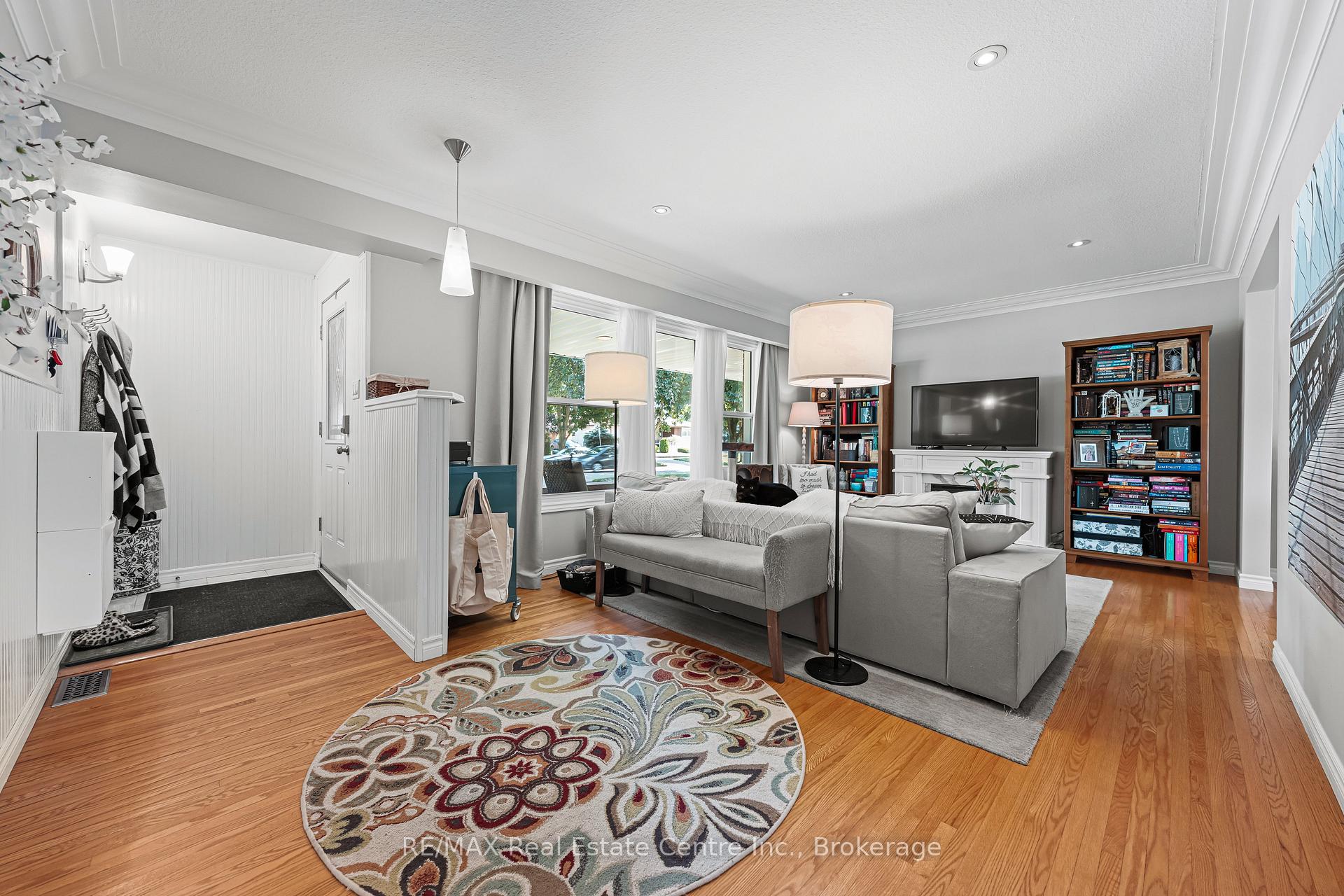 Photo 9 of 10 Inlet Avenue, Kitchener — HOMEH