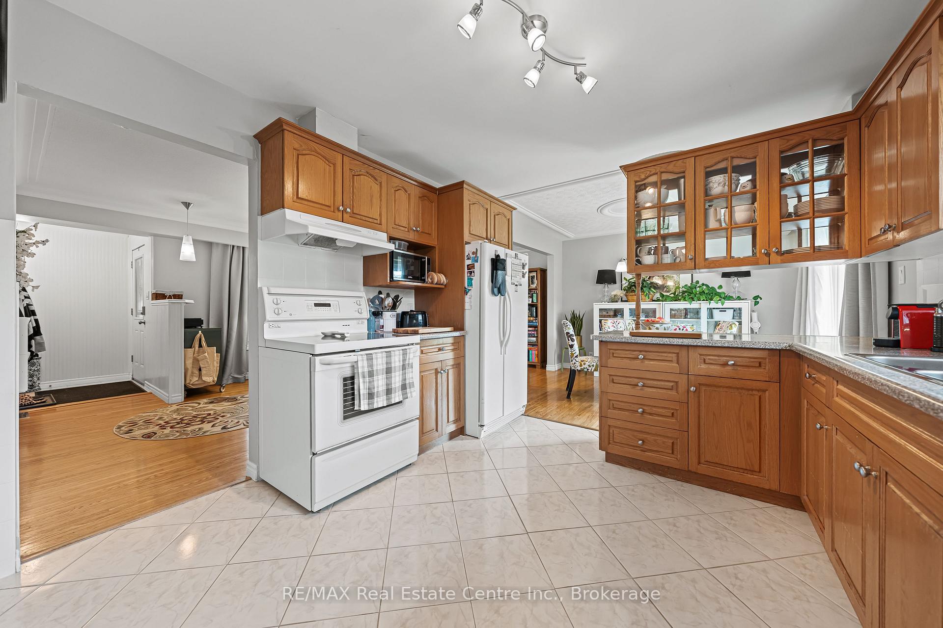 Photo 11 of 10 Inlet Avenue, Kitchener — HOMEH
